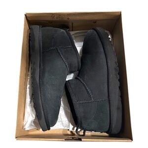 UGG Classic Ultra Mini — Black | Size 7